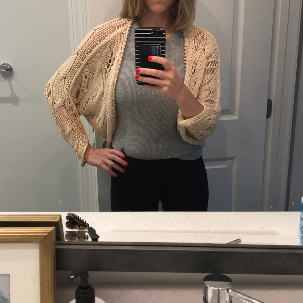 Lightweight knitted shaw